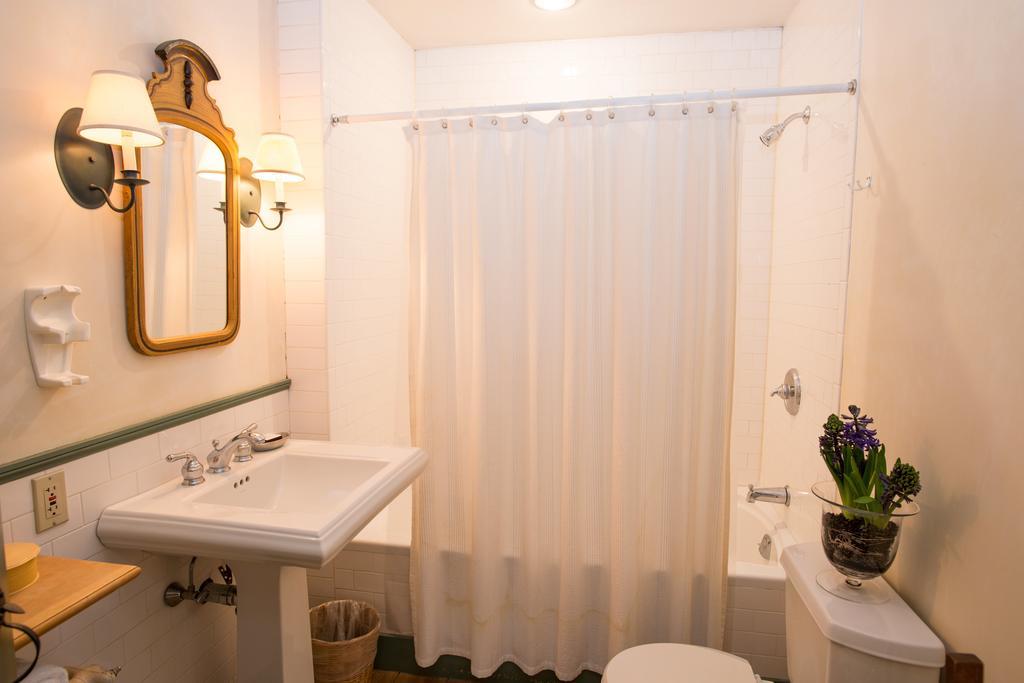 The Old Inn On The Green New Marlborough Room photo