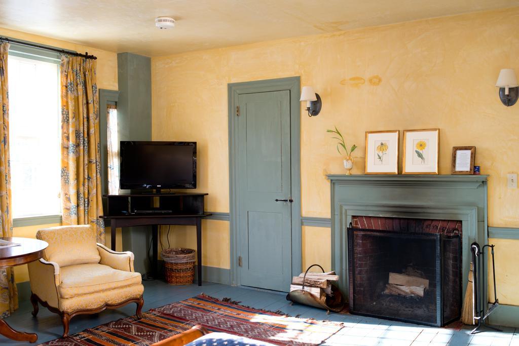 The Old Inn On The Green New Marlborough Room photo