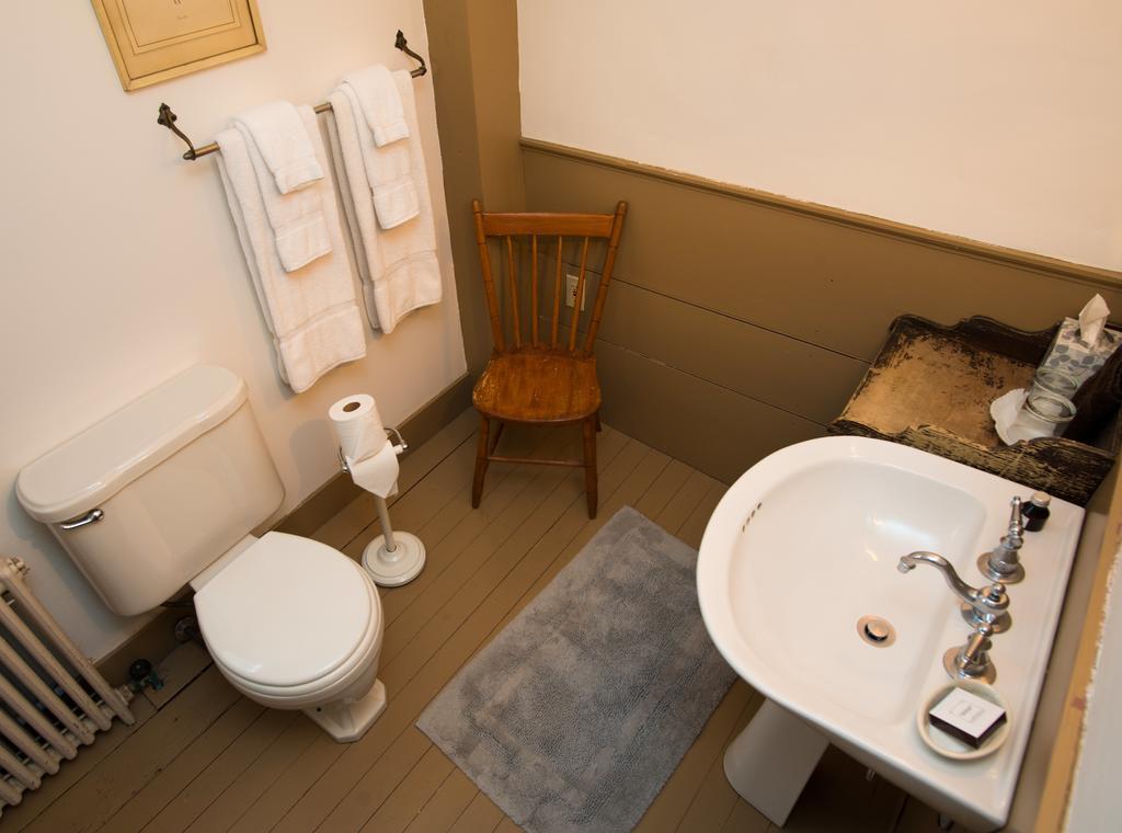 The Old Inn On The Green New Marlborough Room photo