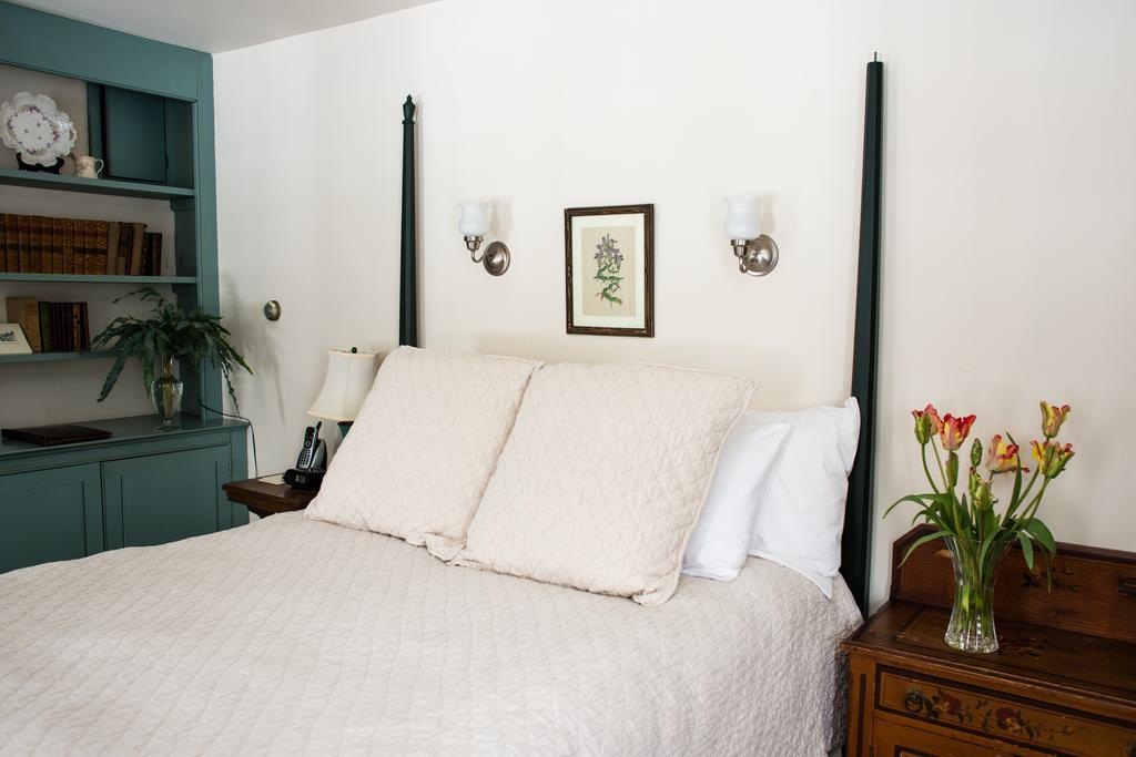 The Old Inn On The Green New Marlborough Room photo