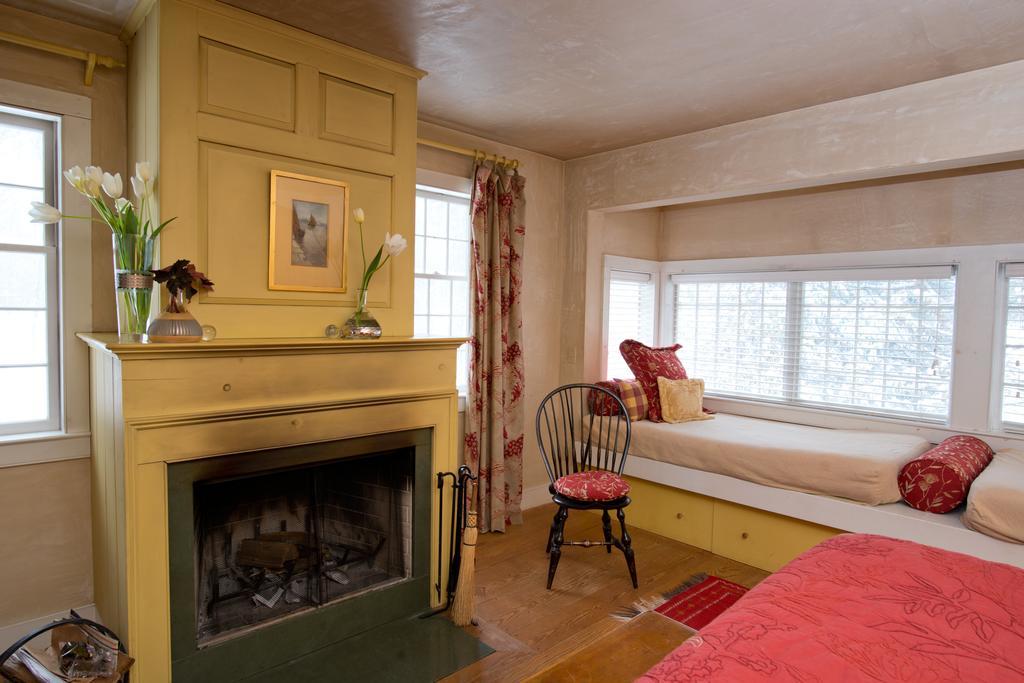 The Old Inn On The Green New Marlborough Room photo