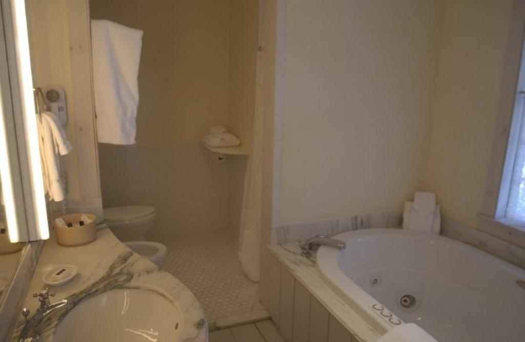 The Old Inn On The Green New Marlborough Room photo