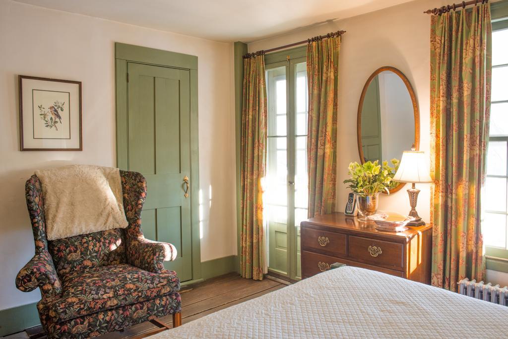 The Old Inn On The Green New Marlborough Room photo