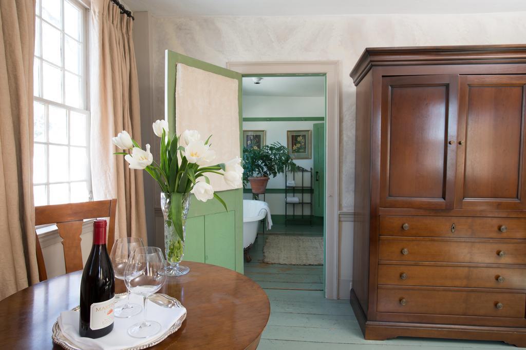 The Old Inn On The Green New Marlborough Room photo